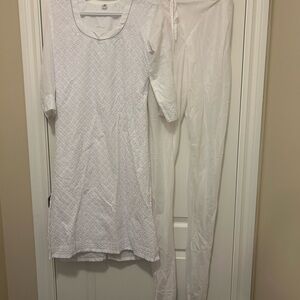 🤍 Women’s White Embroidered Kurta with Pants – Size 38 🤍